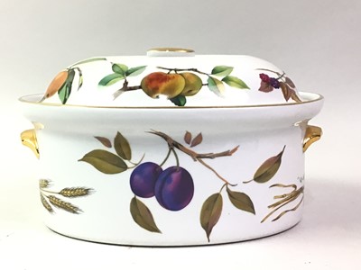 Lot 574 - GROUP OF ROYAL WORCESTER DINNERWARE