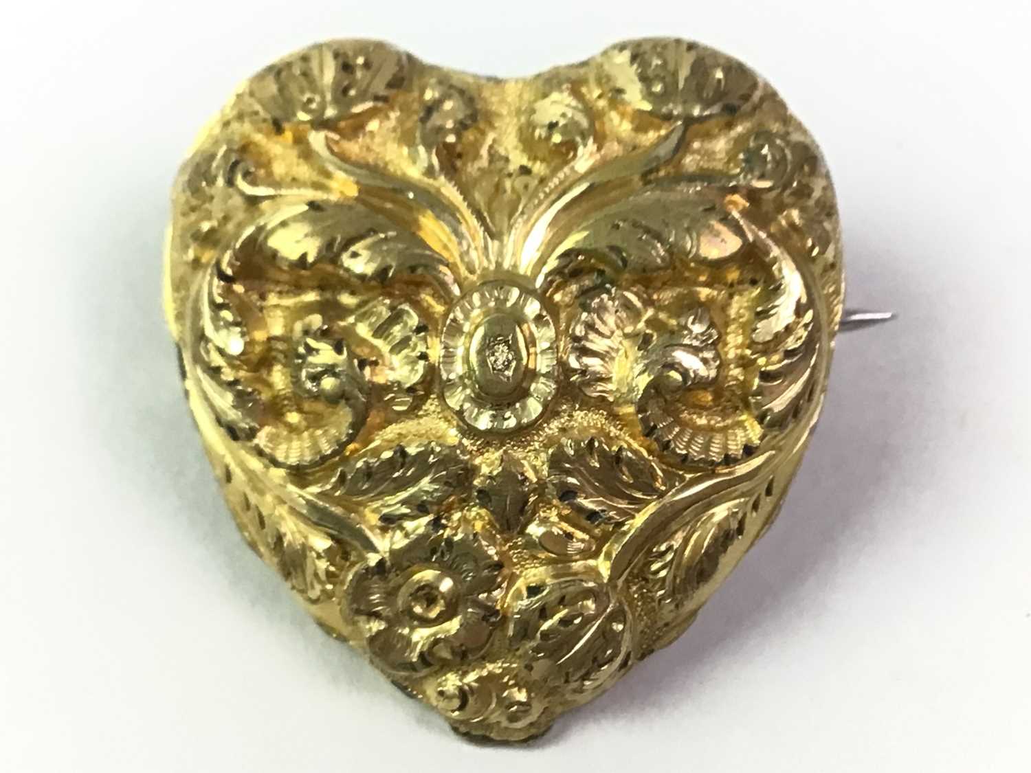 Lot 296 - VICTORIAN HEART SHAPED MOURNING BROOCH