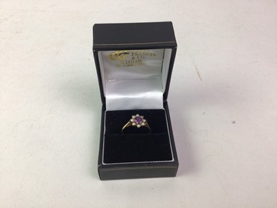 Lot 27 - AMETHYST AND PEARL RING