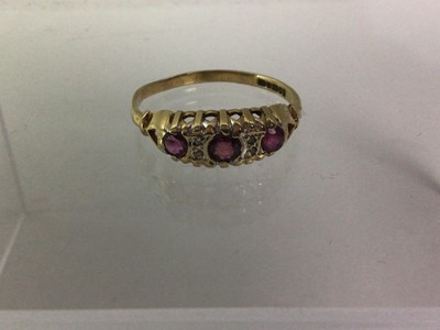 Lot 78 - RUBY AND DIAMOND RING