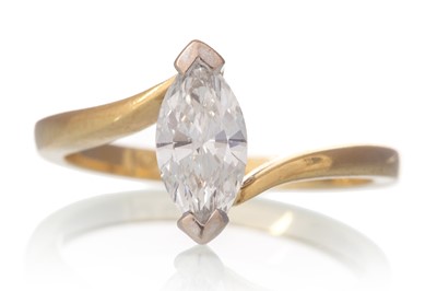 Lot 613 - DIAMOND SOLITAIRE RING