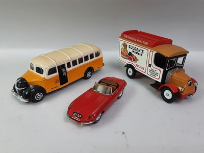 Lot 221 - GROUP OF DIECAST MODEL VEHICLES