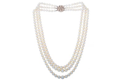 Lot 665 - PEARL NECKLACE