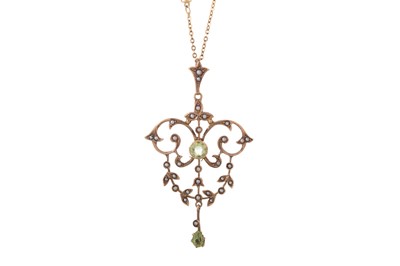 Lot 671 - EDWARDIAN PERIDOT AND SEED PEARL HOLBEIN PENDANT