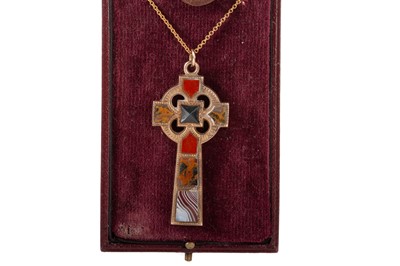 Lot 1110 - SCOTTISH AGATE IONA CROSS PENDANT