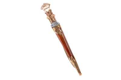 Lot 1111 - SCOTTISH AGATE DIRK BROOCH