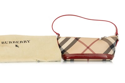 Lot 1054 - BURBERRY 'BAGUETTE' BAG