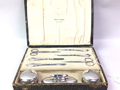 Lot 419 - SILVER BACKED NINE PIECE VANITY SET