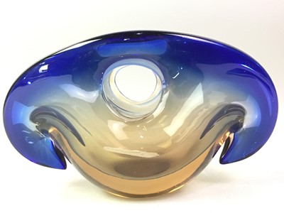 Lot 355 - ART GLASS BOWL