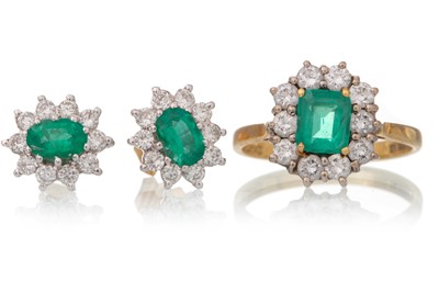 Lot 700 - EMERALD AND DIAMOND RING AND EARRING SET