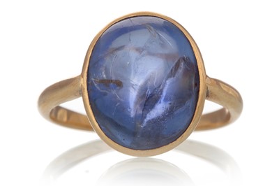 Lot 660 - SAPPHIRE SOLITAIRE RING