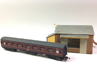 Lot 389 - COLLECTION OF MODEL RAILWAY EQUIPMENT