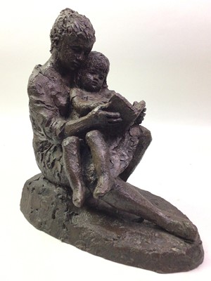 Lot 488 - RESIN FIGURE OF MOTHER AND CHILD