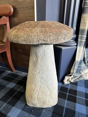 Lot 590 - RECONSTITUTED STONE GARDEN SEAT