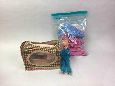 Lot 507 - SINDY'S OWN WARDROBE