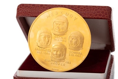 Lot 62 - PROJECT MERCURY AND HISTORICAL SCIENTIFIC FIGURES GOLD MEDALLION