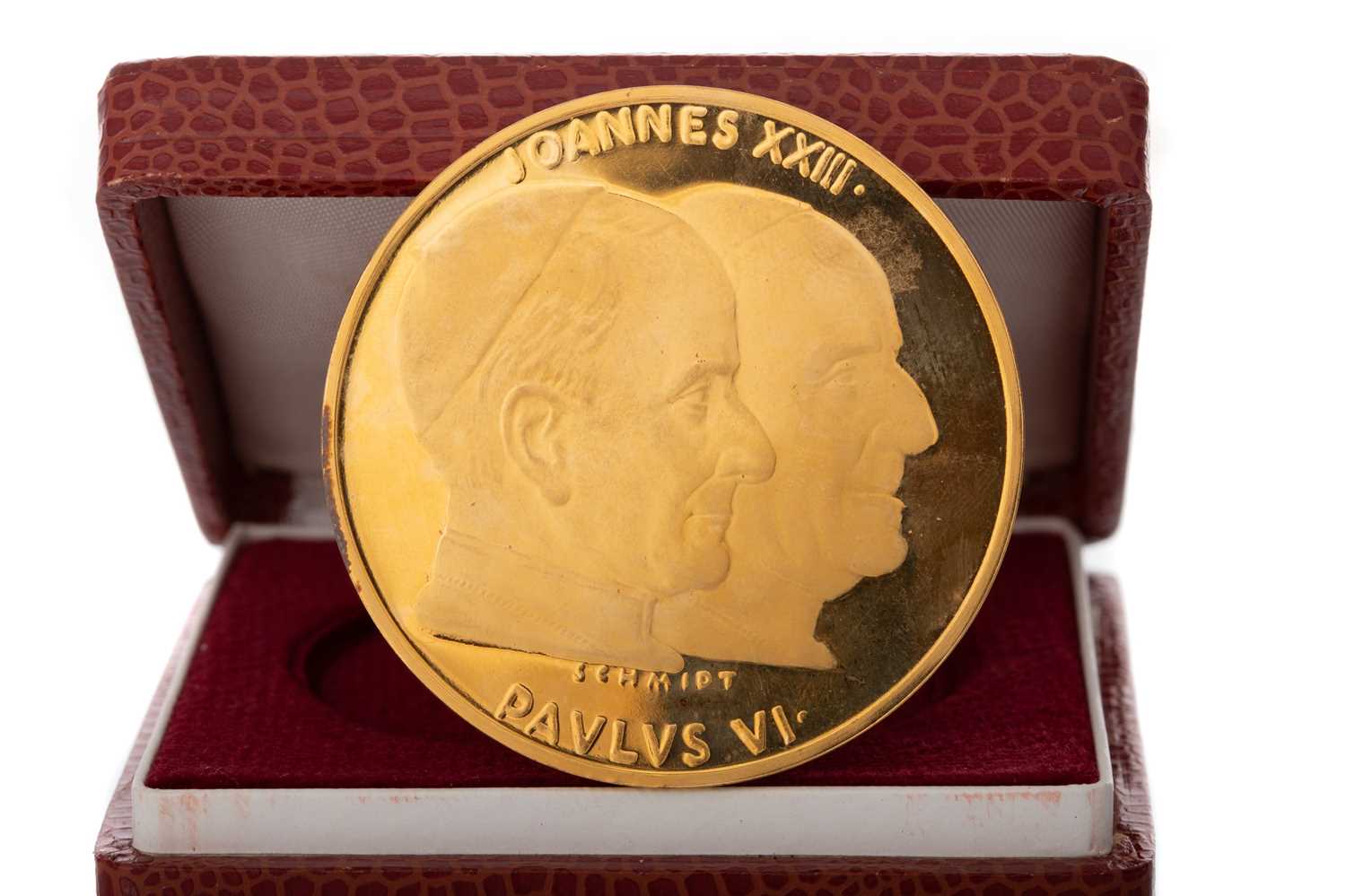 Lot 63 - GOLD PAPAL MEDALLION