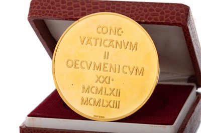 Lot 63 - GOLD PAPAL MEDALLION