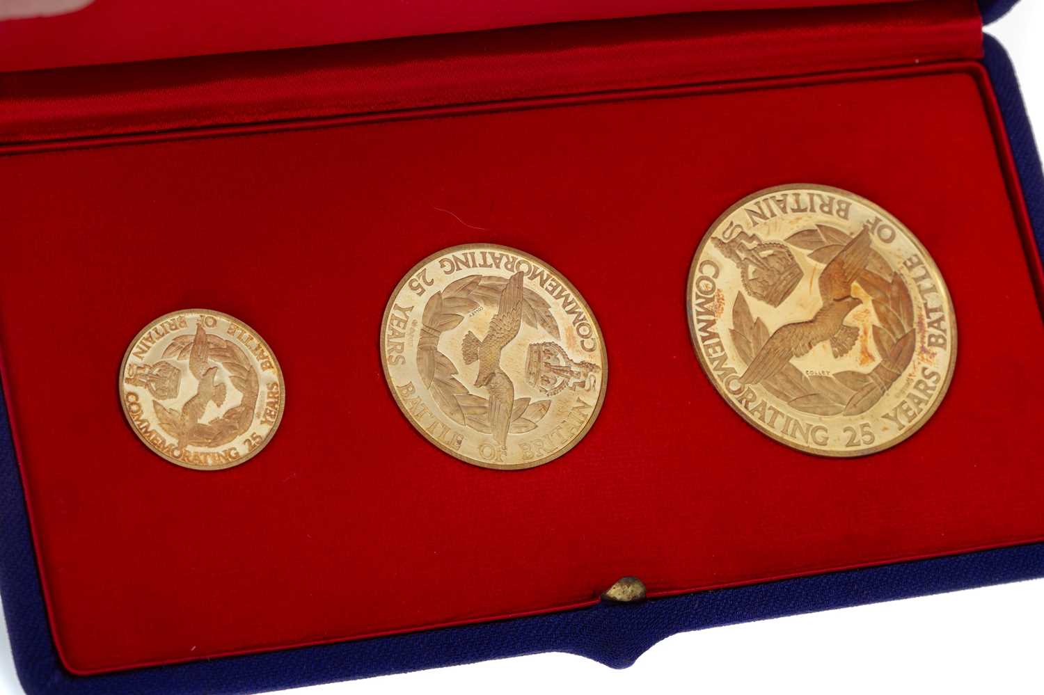 Lot 67 - BATTLE OF BRITAIN GOLD MEDAL TRIO