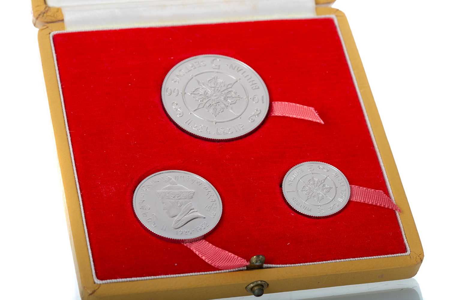 Lot 74 - PLATINUM BHUTAN THREE COIN SET