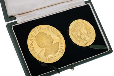 Lot 75 - PADRAIG H PEARSE GOLD MEDALLION DUO