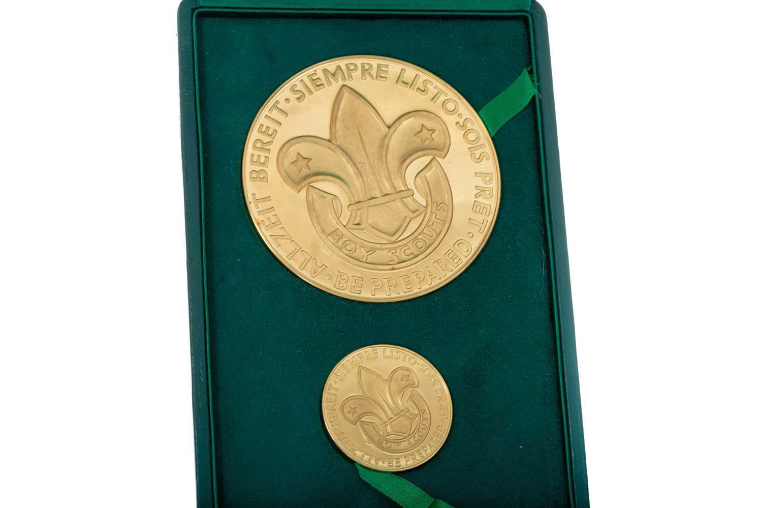 Lot 80 - 25th ANNIVERSARY OF THE DEATH OF LORD BADEN POWELL GOLD MEDALLION DUO