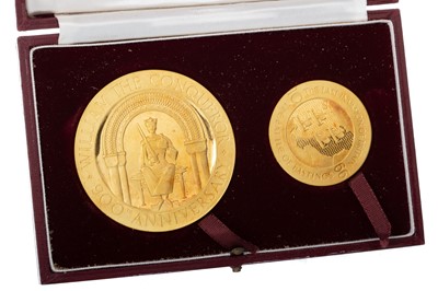 Lot 87 - BATTLE OF HASTINGS GOLD MEDALLION DUO