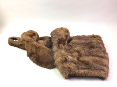 Lot 668 - MINK FUR STOLE, NECKLET AND HAT