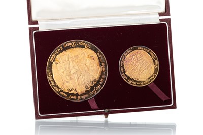 Lot 113 - THE GREAT FIRE OF LONDON SILVER MEDALLION DUO