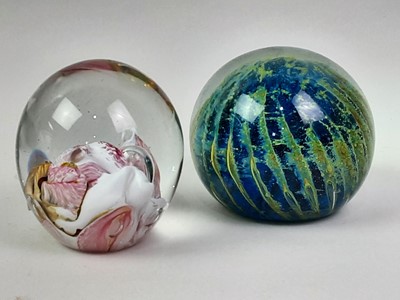 Lot 720 - TEN GLASS EGGS AND PAPERWEIGHTS