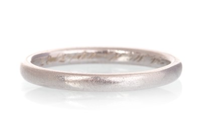 Lot 413 - PLATINUM WEDDING BAND