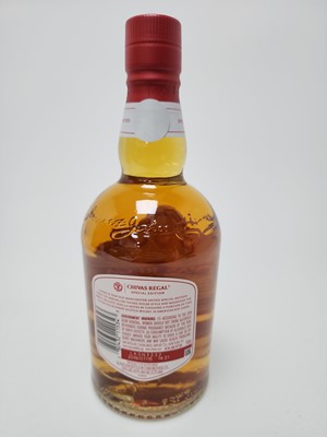 Lot 435 - CHIVAS REGAL 13 YEAR OLD MANCHESTER UNITED 75CL AND 12 MATCHING MINIATURES