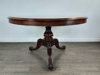 Lot 725 - MAHOGANY BREAKFAST TABLE