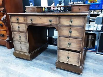 Lot 698 - VICTORIAN WRITING DESK