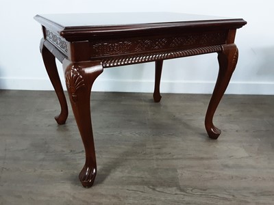 Lot 729 - PAIR OF REPRODUCTION MAHOGANY OCCASIONAL TABLES