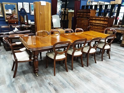 Lot 702 - REPRODUCTION MAHOGANY EXTENDING DINING TABLE