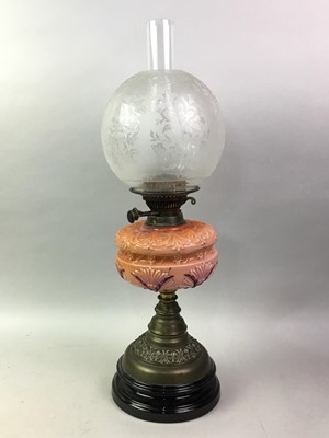 Lot 781 - VICTORIAN OIL LAMP