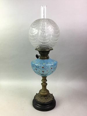 Lot 782 - VICTORIAN OIL LAMP