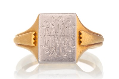 Lot 423 - HIGH CARAT GOLD AND PLATINUM SIGNET RING