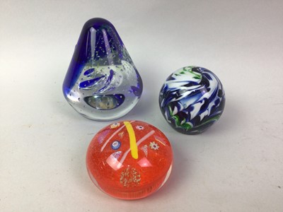 Lot 69 - GROUP OF GLASS PAPERWEIGHTS