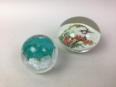 Lot 69 - GROUP OF GLASS PAPERWEIGHTS