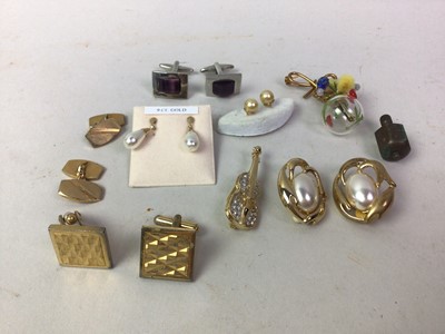 Lot 33 - TWO GOLD ROPE CHAINS