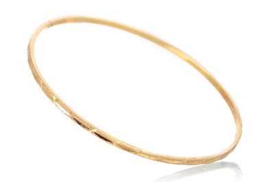 Lot 433 - GOLD BANGLE