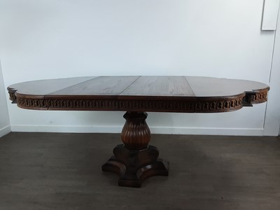 Lot 202 - OAK EXTENDING DINING TABLE