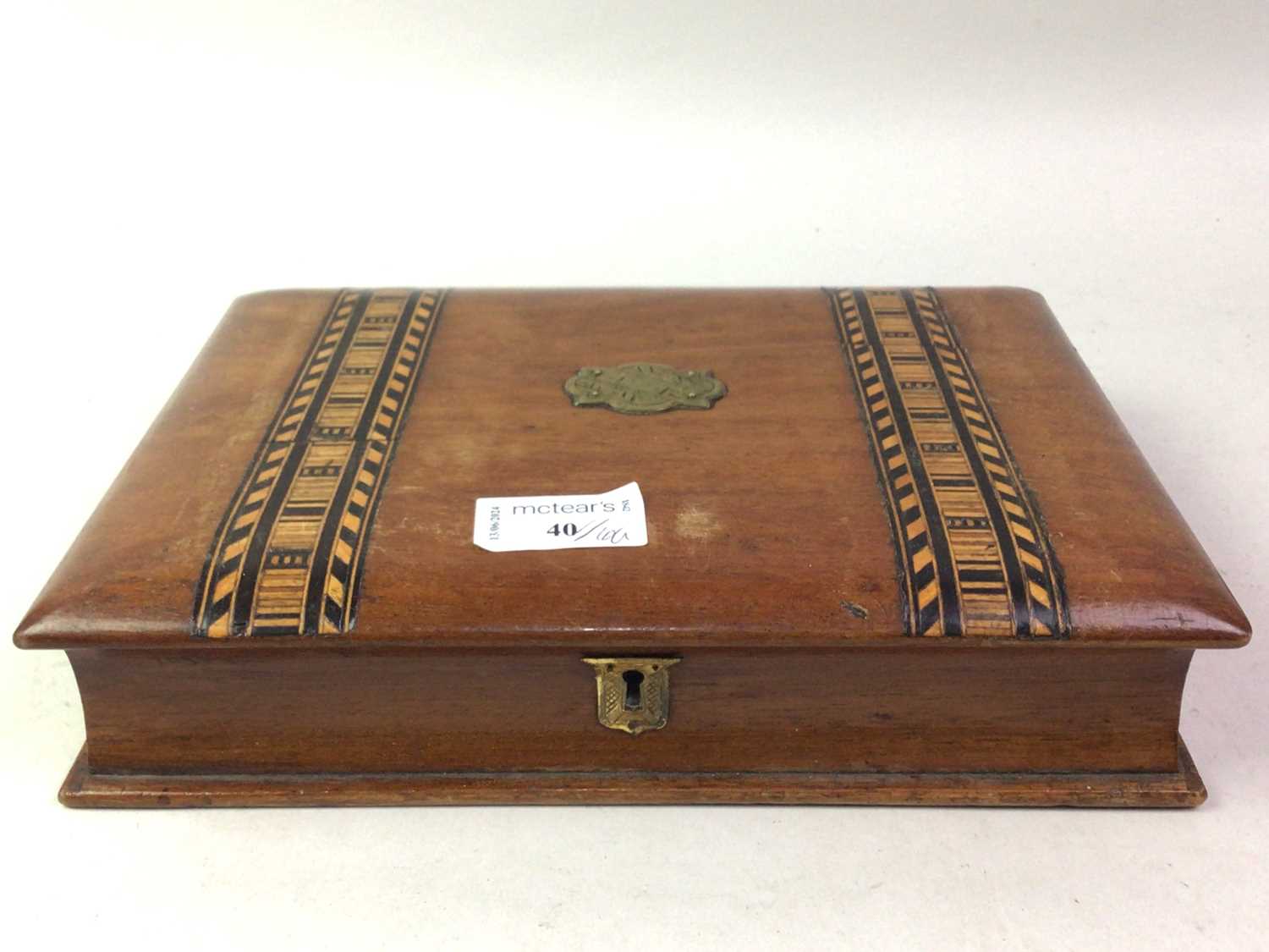 Lot 40 - EARLY 20TH CENTURY WALNUT JEWELLERY BOX