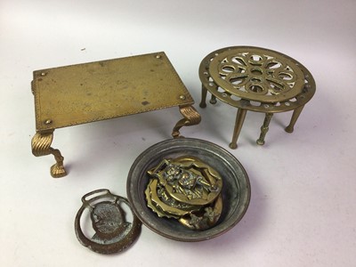 Lot 43 - GROUP OF BRASSWARE