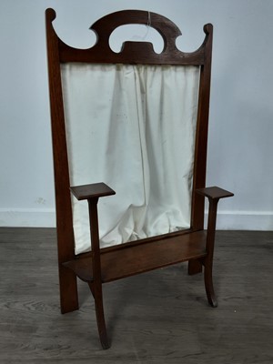 Lot 179 - ARTS & CRAFTS OAK FIRE SCREEN