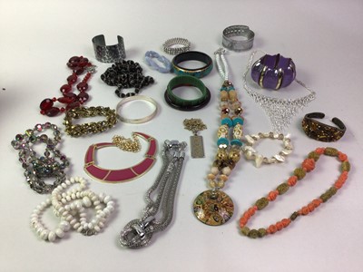 Lot 188 - COLLECTION OF COSTUME JEWELLERY