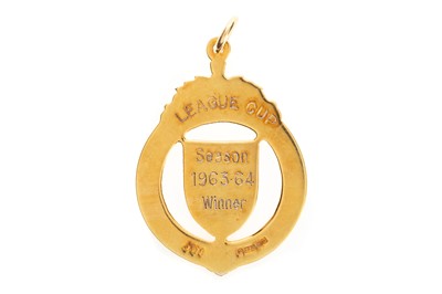 Lot 1780 - JIM BAXTER OF RANGERS F.C., SCOTTISH LEAGUE CUP WINNERS GOLD MEDAL