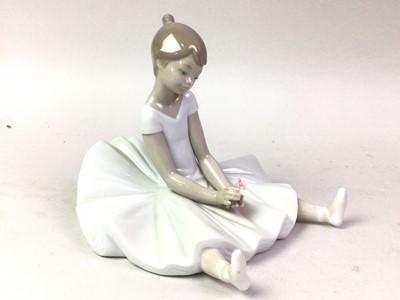 Lot 217 - LLADRO FIGURE OF A YOUNG WOMEN